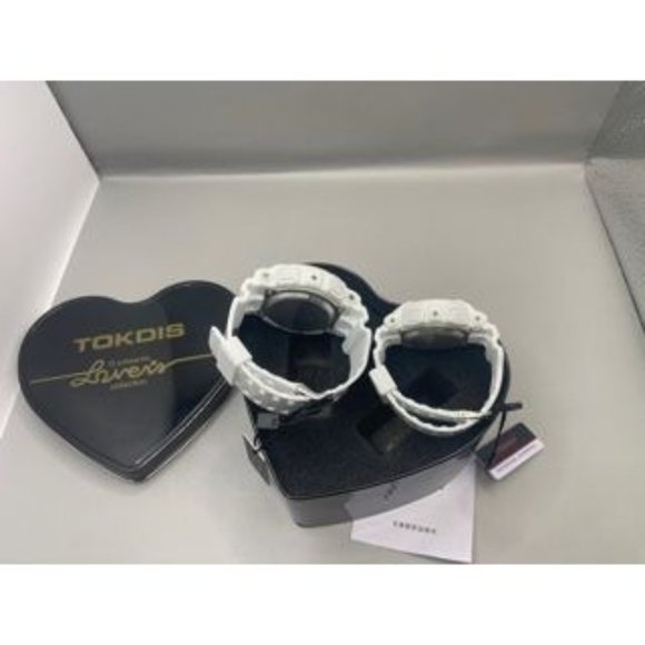 TWO New Watches  FREE Heart Shape DISPLAY CASE - Picture 12 of 16